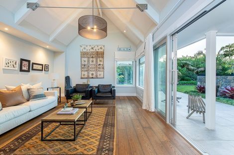 Photo of property in 6 Tiri Road, Milford, Auckland, 0620
