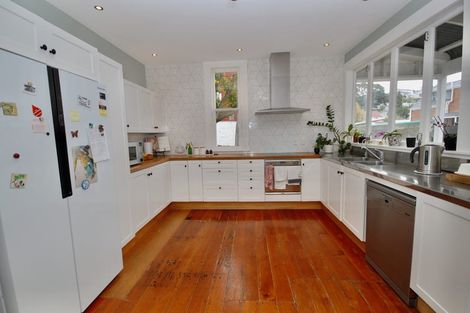 Photo of property in 20 Sulphur Beach Road, Northcote Point, Auckland, 0627