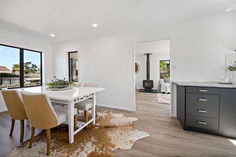 Photo of property in 4 De Quincey Terrace, Highland Park, Auckland, 2010