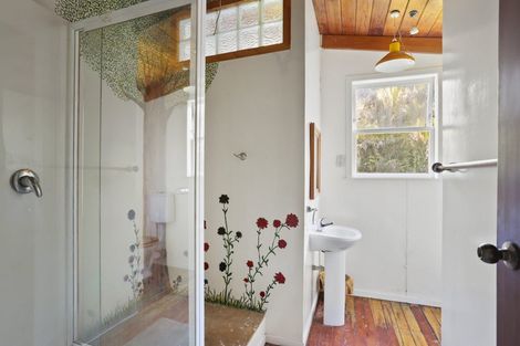 Photo of property in 620 South Titirangi Road, Titirangi, Auckland, 0604
