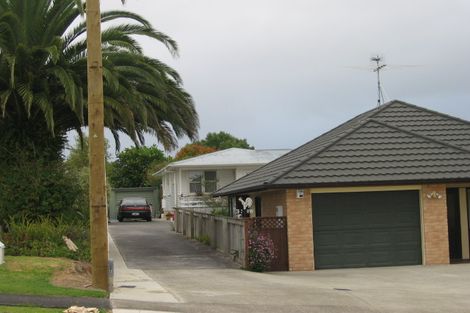 Photo of property in 2/12 Beatrice Avenue, Hillcrest, Auckland, 0627