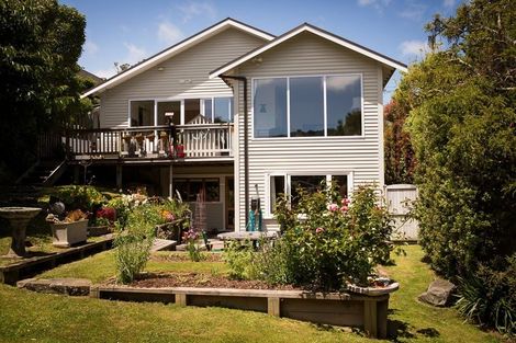 Photo of property in 17 Ranui Crescent, Khandallah, Wellington, 6035