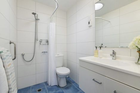 Photo of property in 1a/1 Scarboro Terrace, Murrays Bay, Auckland, 0630
