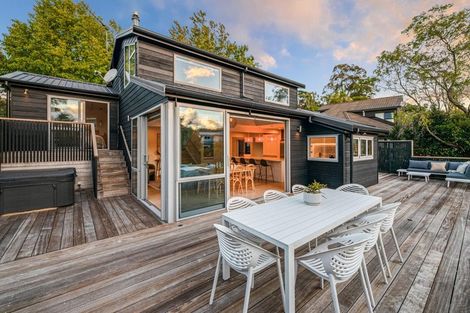 Photo of property in 22 Woodfern Crescent, Titirangi, Auckland, 0604