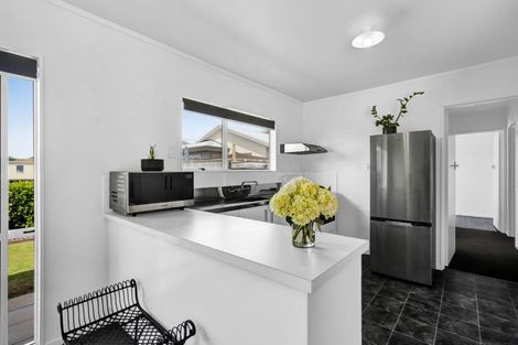 Photo of property in 2/353 Saint Aubyn, Moturoa, New Plymouth, 4310