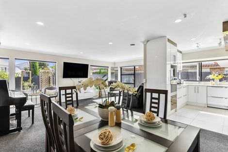 Photo of property in 2/83 Meadowland Drive, Somerville, Auckland, 2014