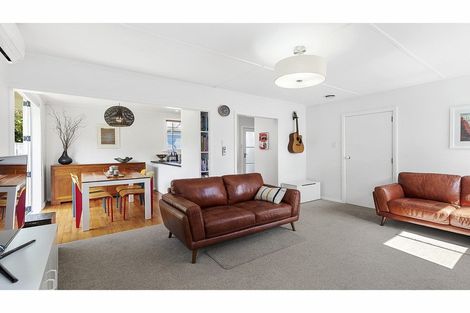 Photo of property in 69 Salford Street, Newlands, Wellington, 6037