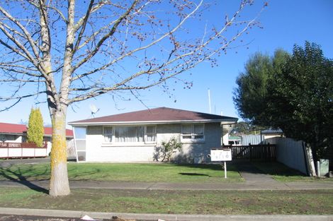 Photo of property in 2/813 Clive Street, Akina, Hastings, 4122