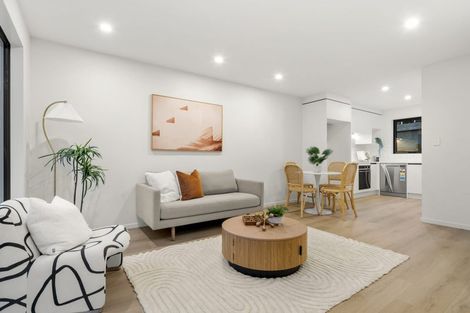 Photo of property in 3/1088 Beach Road, Torbay, Auckland, 0630