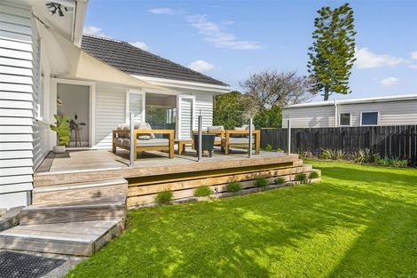 Photo of property in 17a Clinton Avenue, Te Atatu Peninsula, Auckland, 0610