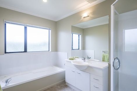 Photo of property in 8 Monarch Place, Paraparaumu Beach, Paraparaumu, 5032