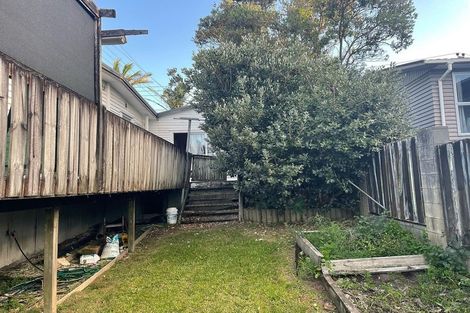 Photo of property in 2/119 Carlisle Road, Northcross, Auckland, 0632