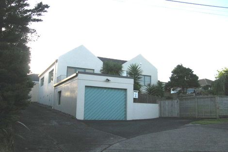 Photo of property in 1/227 Glenfield Road, Hillcrest, Auckland, 0627