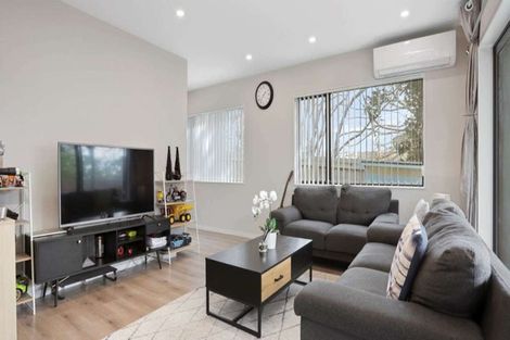 Photo of property in 152c Colwill Road, Massey, Auckland, 0614