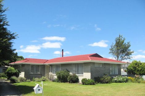 Photo of property in 38 Malabar Crescent, Broomfield, Christchurch, 8042