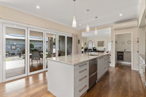 Photo of property in 2 Dixon Street, Carterton, 5713