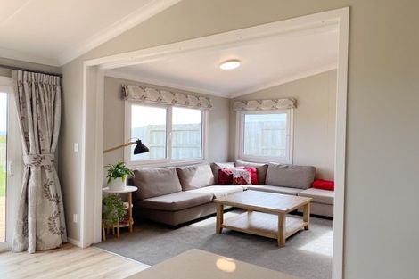 Photo of property in 18 Monaco Grove, Fitzherbert, Palmerston North, 4410