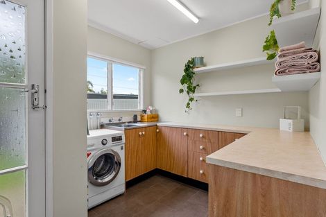 Photo of property in 21a Forrest Hill Road, Milford, Auckland, 0620