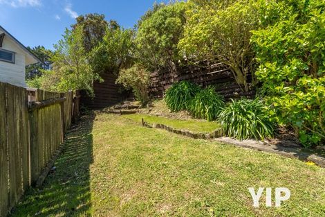 Photo of property in 5 Pimlico Place, Newlands, Wellington, 6037