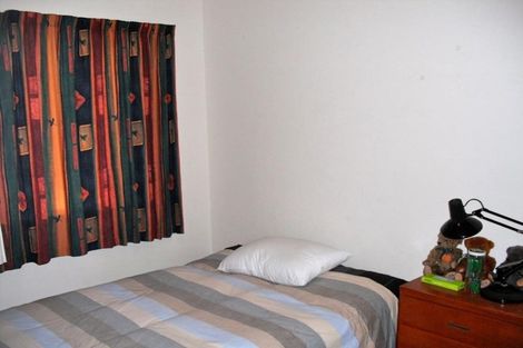Photo of property in 32 Tirimoana Road, Te Atatu South, Auckland, 0602