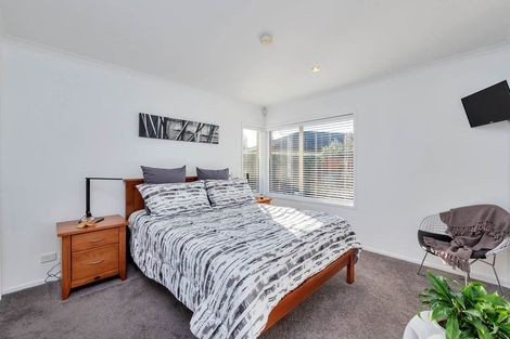 Photo of property in 15 Russett Grove, Henderson, Auckland, 0612