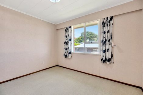 Photo of property in 6 Rospeath Crescent, Spotswood, New Plymouth, 4310