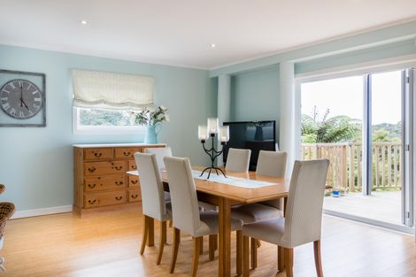 Photo of property in 24 Deirdre Place, Titirangi, Auckland, 0604