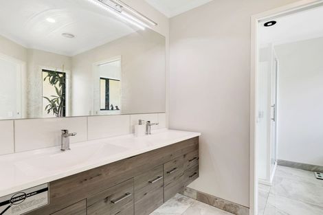 Photo of property in 117 Queen Charlotte Drive, Aotea, Porirua, 5024