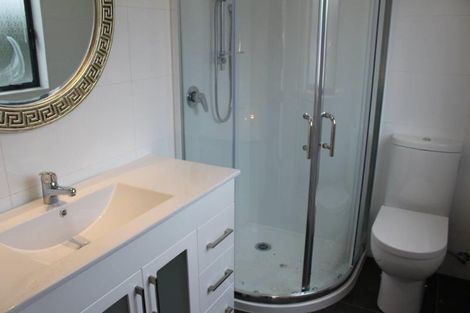 Photo of property in 2 Ware Place, Pakuranga Heights, Auckland, 2010