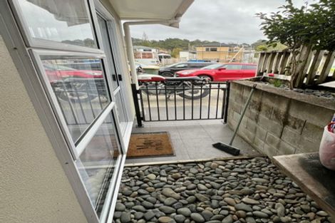 Photo of property in 19 Castleford Street, Green Bay, Auckland, 0604