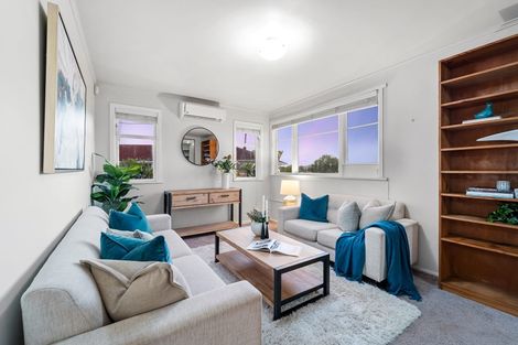 Photo of property in 1/50 Sylvan Avenue, Northcote, Auckland, 0627