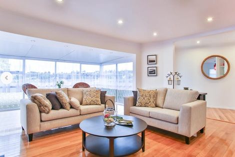 Photo of property in 16 Limmer Place, Browns Bay, Auckland, 0632