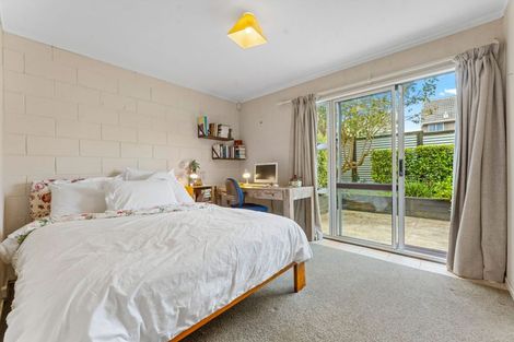 Photo of property in 1/1 Gatman Street, Birkdale, Auckland, 0626