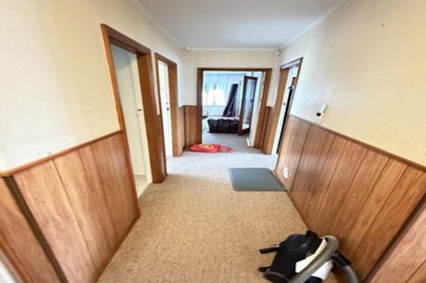 Photo of property in 81 Kenmore Street, Newlands, Wellington, 6037