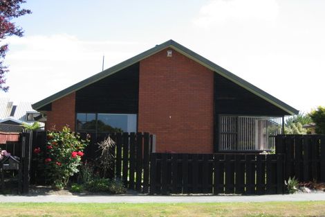 Photo of property in 7 Harkness Place, Avonhead, Christchurch, 8042