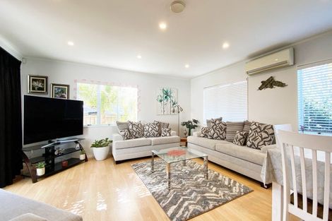 Photo of property in 60 De Quincey Terrace, Highland Park, Auckland, 2010