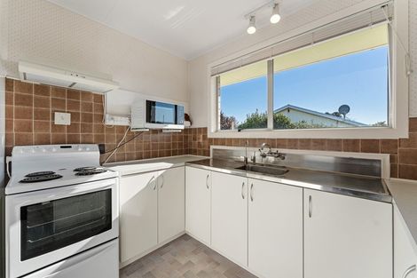Photo of property in 2/4 Severn Place, Spotswood, New Plymouth, 4310