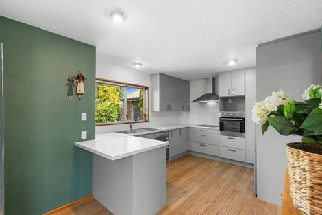 Photo of property in 31 Glenharrow Avenue, Avonhead, Christchurch, 8042