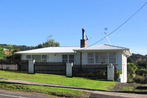 Photo of property in 35 Konini Road, Titirangi, Auckland, 0604