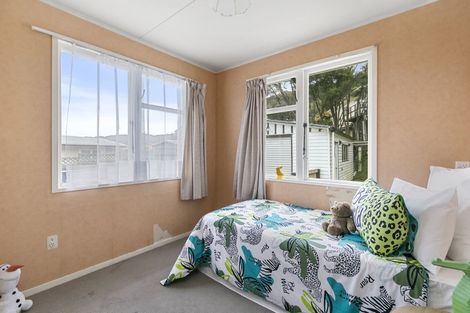 Photo of property in 33 Kairanga Crescent, Wainuiomata, Lower Hutt, 5014