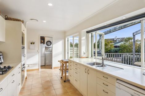 Photo of property in 43 Golf Road, Paraparaumu Beach, Paraparaumu, 5032