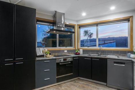 Photo of property in 2 Ash Grove, Ranui, Porirua, 5024