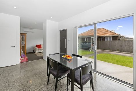 Photo of property in 2b Peachgrove Road, Te Atatu Peninsula, Auckland, 0610