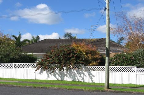 Photo of property in 2/9 Devon Road, Bucklands Beach, Auckland, 2012