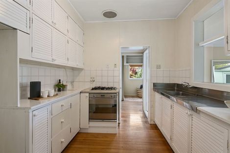 Photo of property in 223 Centaurus Road, Saint Martins, Christchurch, 8022