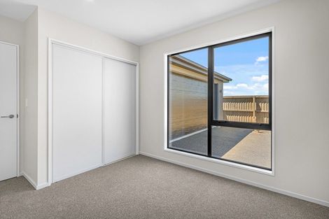 Photo of property in 13 Vista Crescent, Maoribank, Upper Hutt, 5018