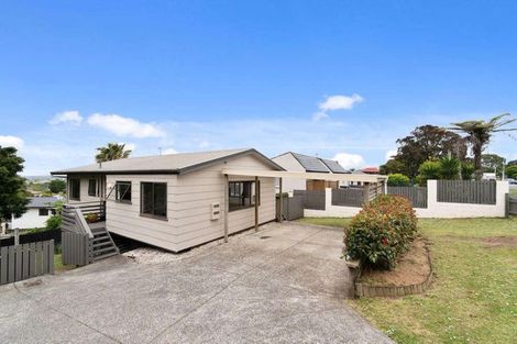 Photo of property in 87 Hobsonville Road, West Harbour, Auckland, 0618