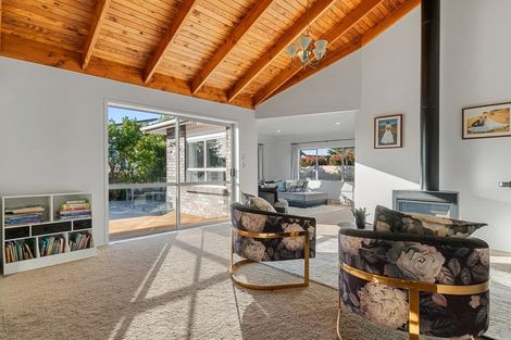 Photo of property in 8 Rarahu Place, The Gardens, Auckland, 2105