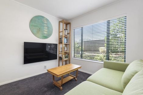 Photo of property in 2/13 Montgomery Avenue, Belmont, Auckland, 0622