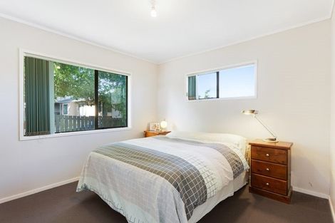 Photo of property in 21 Riserra Drive, Ranui, Auckland, 0612